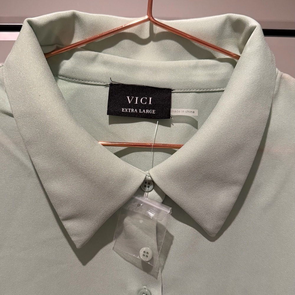 Vici Mint Green Button-Down Blouse. 👚💖 - image 2
